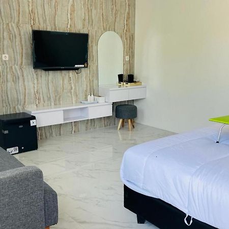 Urbanview Hotel Nimara Ngawi By Reddoorz Exterior foto