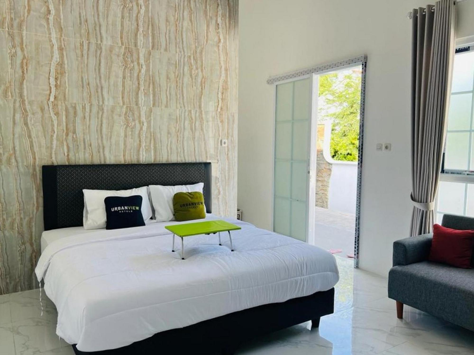 Urbanview Hotel Nimara Ngawi By Reddoorz Exterior foto