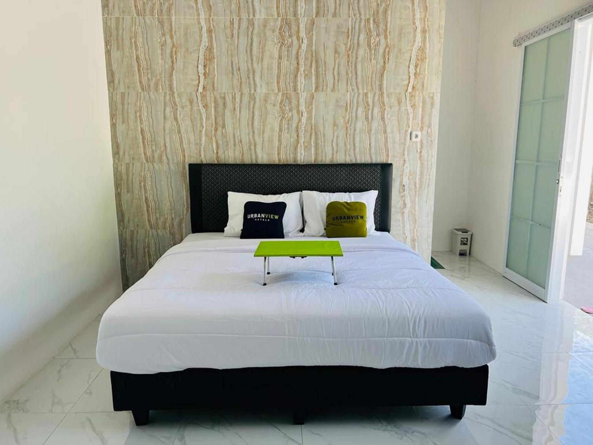 Urbanview Hotel Nimara Ngawi By Reddoorz Exterior foto
