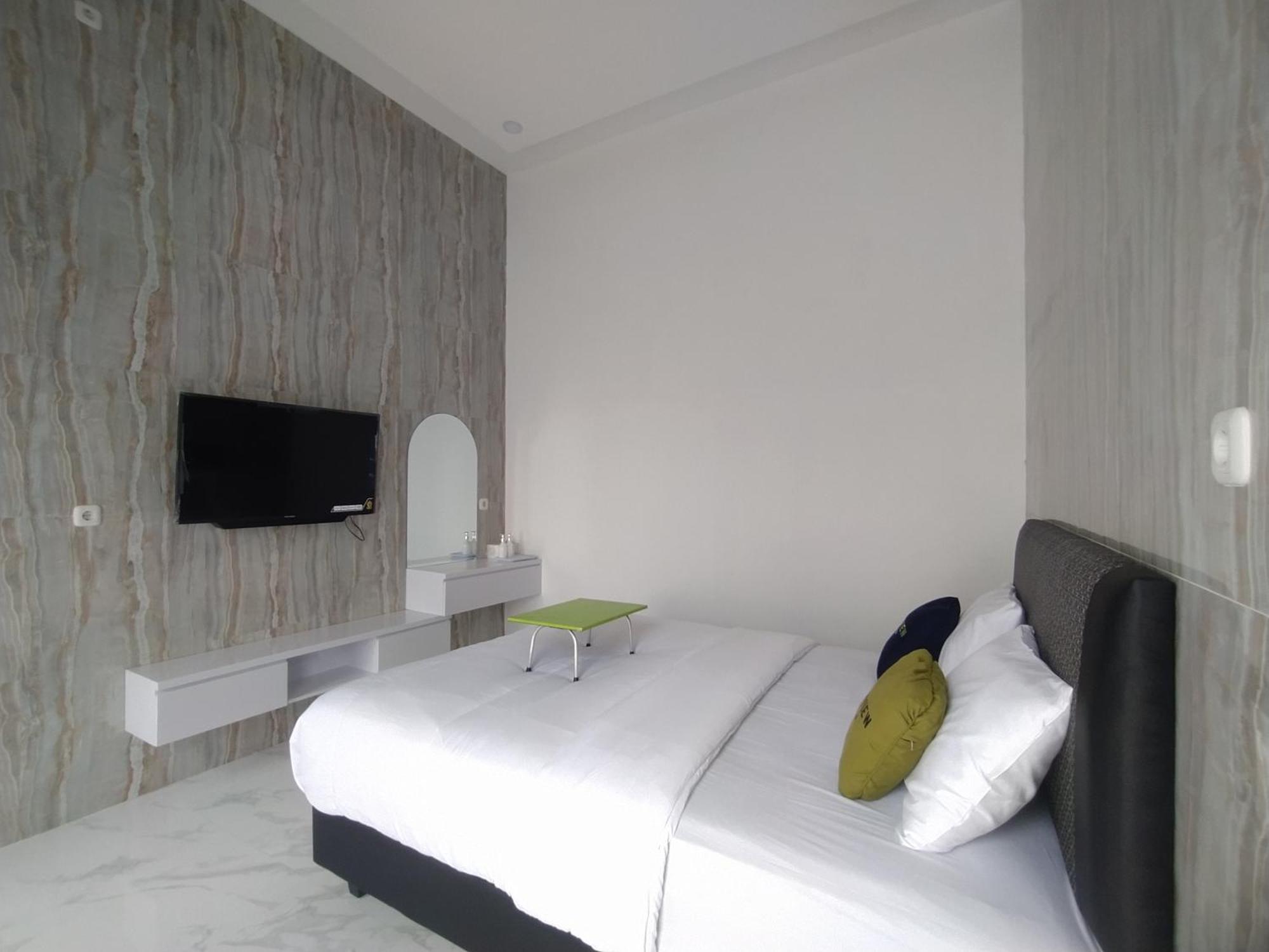 Urbanview Hotel Nimara Ngawi By Reddoorz Exterior foto