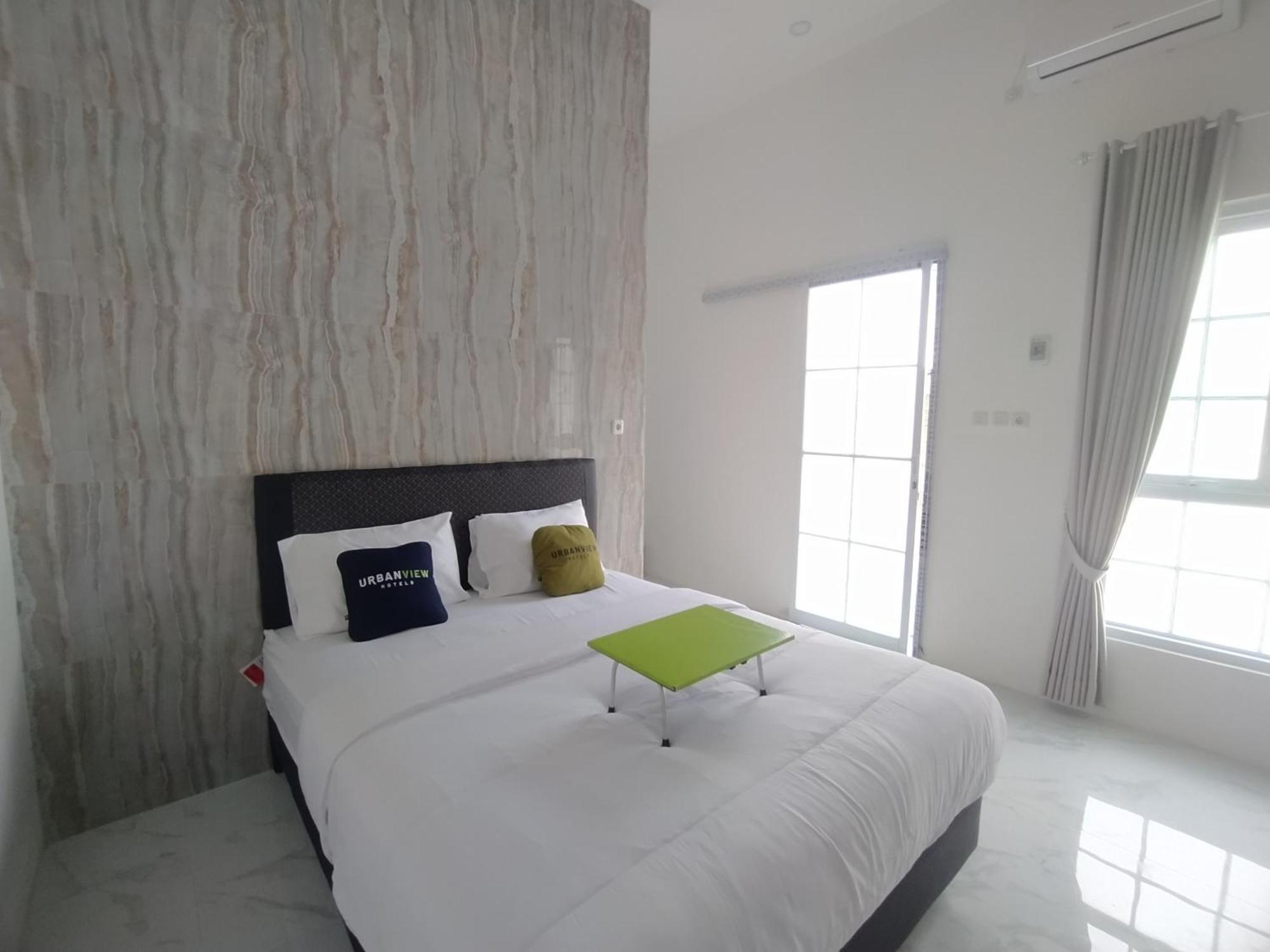 Urbanview Hotel Nimara Ngawi By Reddoorz Exterior foto