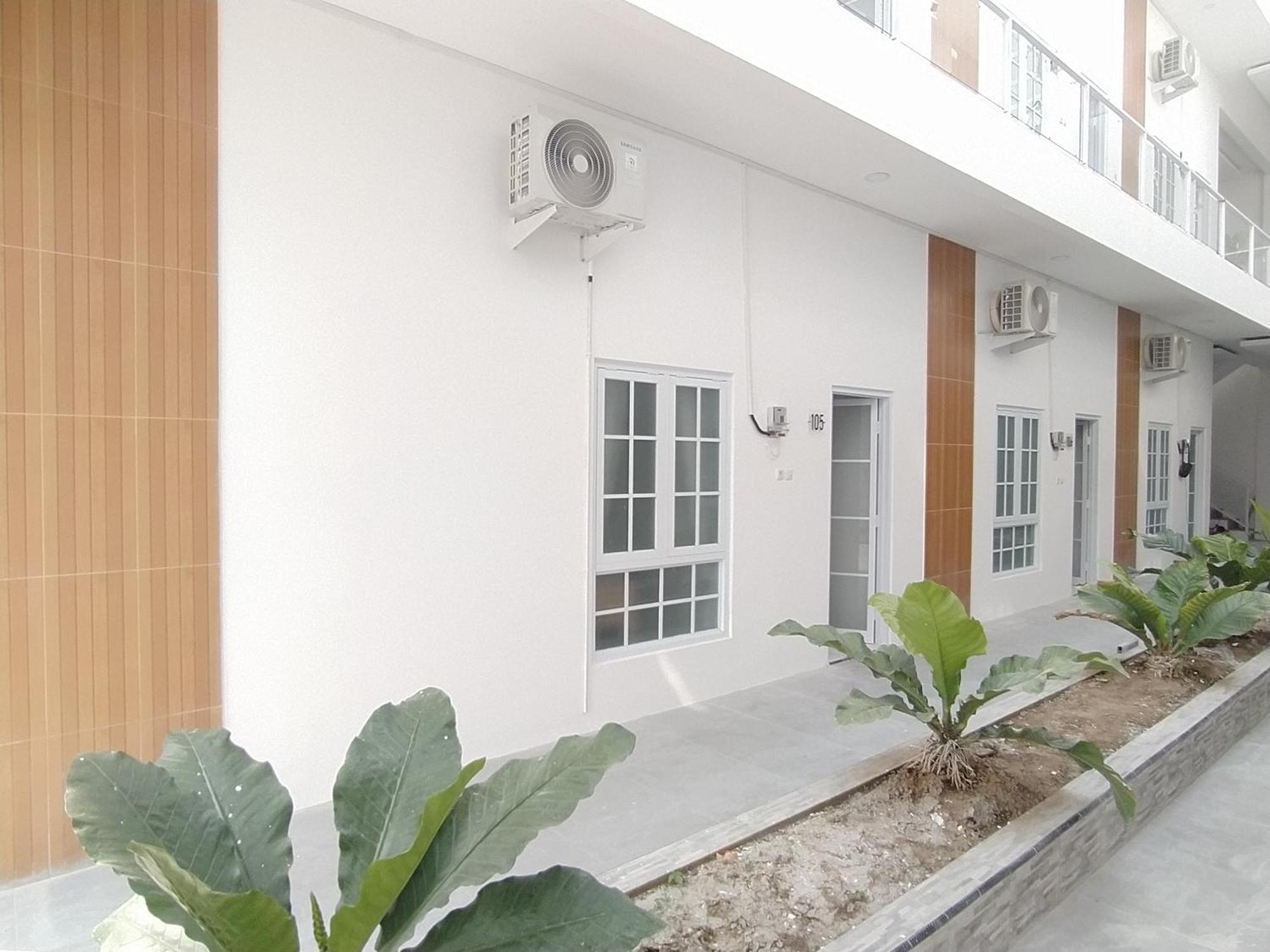 Urbanview Hotel Nimara Ngawi By Reddoorz Exterior foto