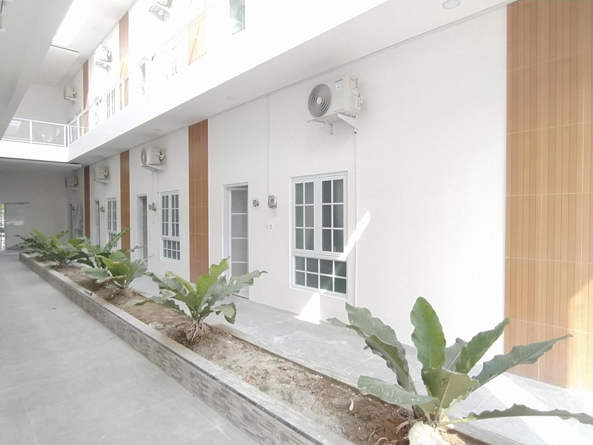 Urbanview Hotel Nimara Ngawi By Reddoorz Exterior foto